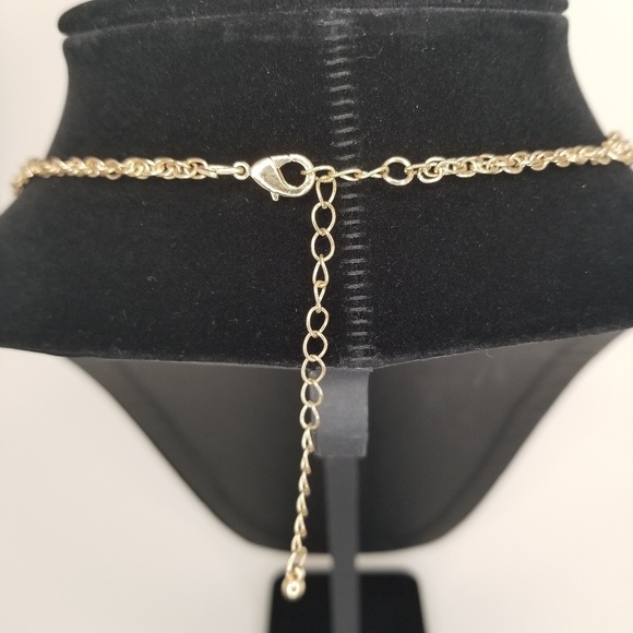 👽Statement red beaded bib necklace - Picture 2 of 3